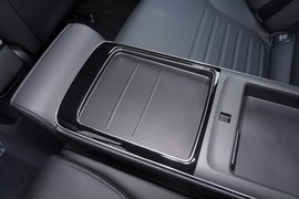 2024款奔驰C260L皓夜运动版