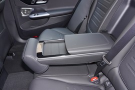 2024款奔驰C260L皓夜运动版