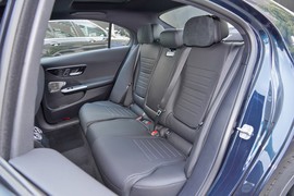 2024款奔驰C260L皓夜运动版