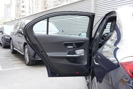 2024款奔驰C260L皓夜运动版