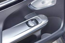 2024款奔驰C260L皓夜运动版