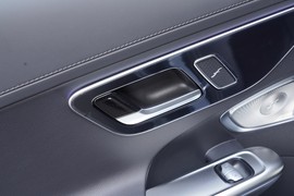 2024款奔驰C260L皓夜运动版