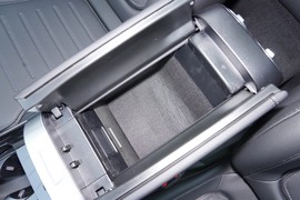 2024款奔驰C260L皓夜运动版