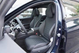 2024款奔驰C260L皓夜运动版