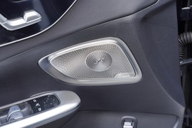 2024款奔驰C260L皓夜运动版