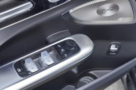 2024款奔驰C260L皓夜运动版