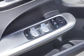 2024款奔驰C260L皓夜运动版