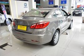 2014款长安逸动1.6L手动尊贵型