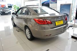 2014款长安逸动1.6L手动尊贵型