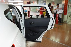 2012款日产逍客2.0XL火CVT两驱