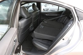 2024款丰田凯美瑞