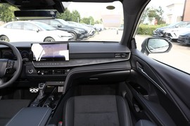 2024款丰田凯美瑞