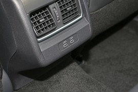 2024款丰田凯美瑞