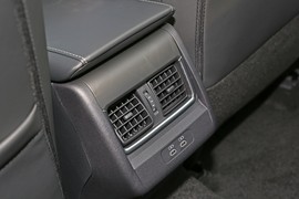 2024款丰田凯美瑞