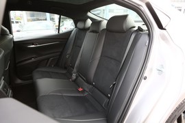 2024款丰田凯美瑞