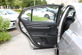 2024款丰田凯美瑞