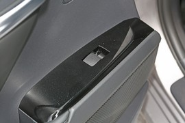 2024款丰田凯美瑞