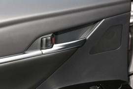 2024款丰田凯美瑞