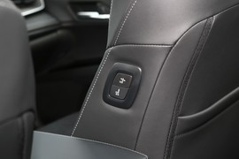 2024款丰田凯美瑞