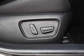 2024款丰田凯美瑞