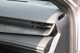 2024款丰田凯美瑞