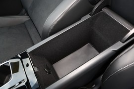 2024款丰田凯美瑞