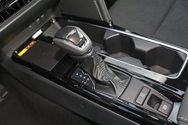 2024款丰田凯美瑞