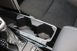 2024款丰田凯美瑞