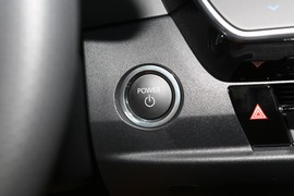 2024款丰田凯美瑞