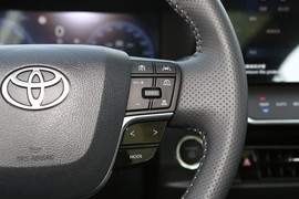 2024款丰田凯美瑞