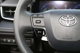 2024款丰田凯美瑞