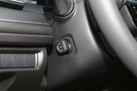 2024款丰田凯美瑞