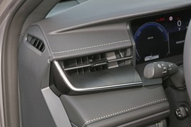 2024款丰田凯美瑞