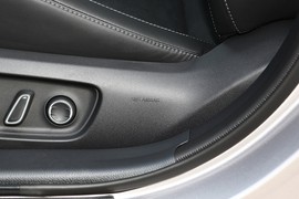 2024款丰田凯美瑞