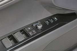 2024款丰田凯美瑞