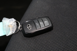 2024款丰田凯美瑞