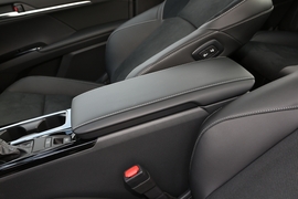 2024款丰田凯美瑞