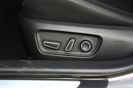 2024款丰田凯美瑞