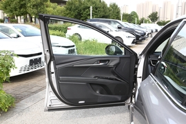 2024款丰田凯美瑞