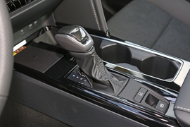 2024款丰田凯美瑞