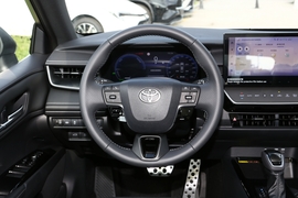 2024款丰田凯美瑞