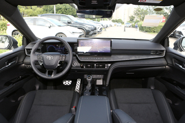 2024款丰田凯美瑞