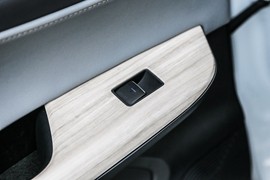 2024款丰田凌放HARRIER