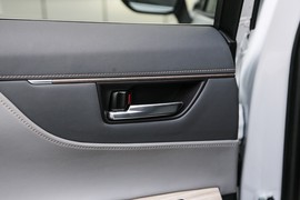 2024款丰田凌放HARRIER