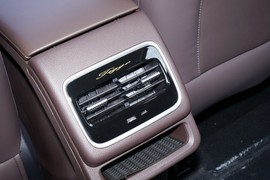 2025款奇瑞瑞虎8