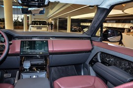 2025款路虎揽胜运动版