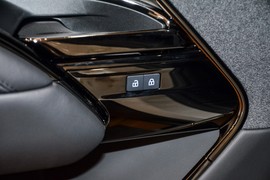 2025款路虎揽胜运动版