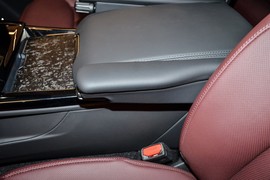 2025款路虎揽胜运动版