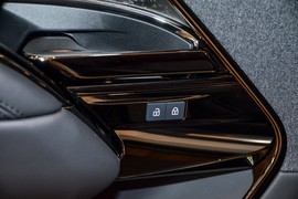 2025款路虎揽胜运动版