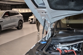 2025款路虎揽胜运动版